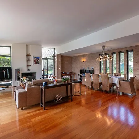 Amyra 6&2, Emma ヴィラ チッタ・サンタンジェロ