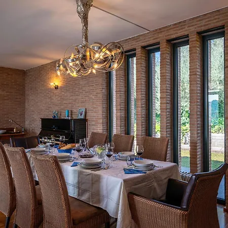 Amyra 6&2, Emma ヴィラ