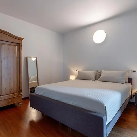 Amyra 6&2, Emma チッタ・サンタンジェロ