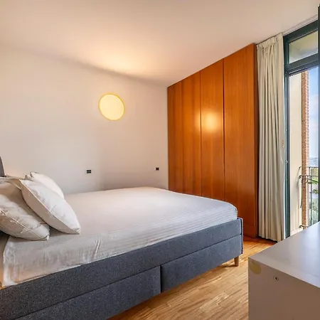 Amyra 6&2, Emma ヴィラ