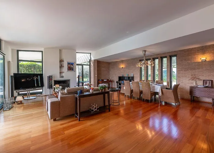 Amyra 6&2, Emma Villa Città Sant'Angelo