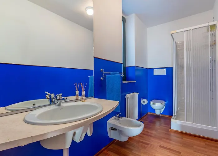 Amyra 6&2, Emma Villa