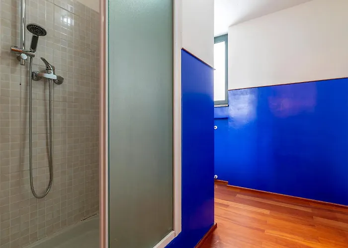 Amyra 6&2, Emma Villa *