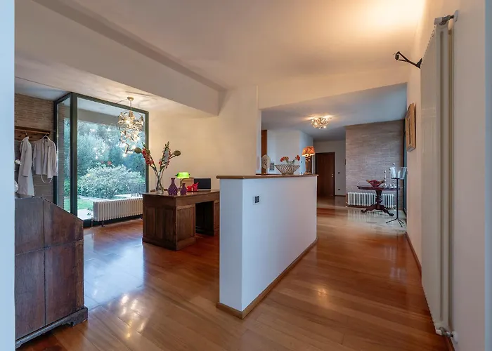 Amyra 6&2, Emma Villa